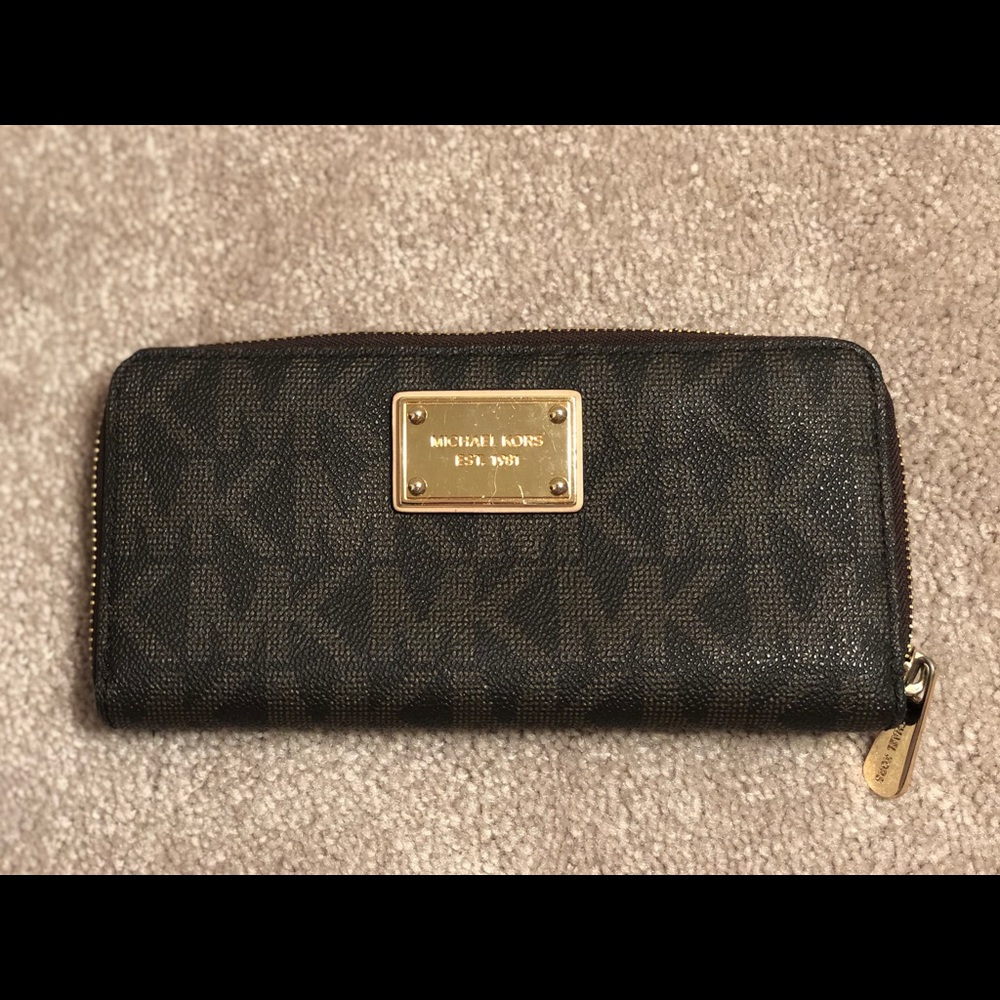 Michael Kors Zippered Wallet